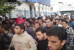 طلاب طب الإسكندرية يعتصمون ردًّا على ضرب الوكيل لزميلهم!!