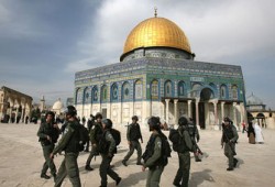 "المقدسيون" يحذرون من اقتحام جديد للأقصى