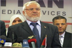 دويك يستنكر قرار "المركزي" بتمديد ولاية عباس