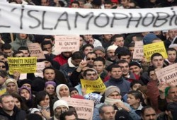 انتخاب مسلم أمريكي رئيسًا لبرلمان أديان العالم