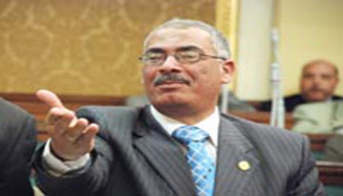 النائب محمود عامر يحذر من مد العمل بالطوارئ