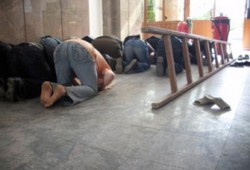 التحقيق مع 15 طالبًا بكفر الشيخ بسبب "الصلاة"!