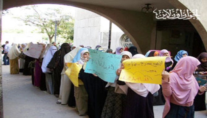 حملة لطالبات الإخوان بالبحيرة للتوعية بالمقاطعة
