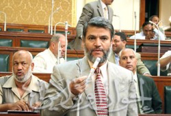 حمدي زهران يطالب بمكتبة عامة في بني سويف