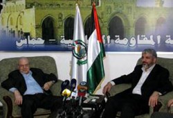 مشاورات بين مشعل والقدومي حول الأوضاع الفلسطينية