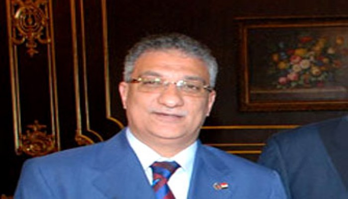 وقفة احتجاجية لمعيدي عين شمس ضد أحمد زكي بدر