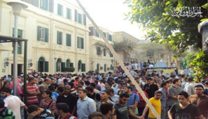 طلاب صيدلة القاهرة ينجحون في الإفراج عن زميلهم!