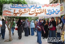 إدارة جامعة القاهرة تشن حملة ضد طلاب الإخوان