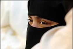 كلية بريطانية ترفض قيد طالبة مسلمة ترتدي النقاب!