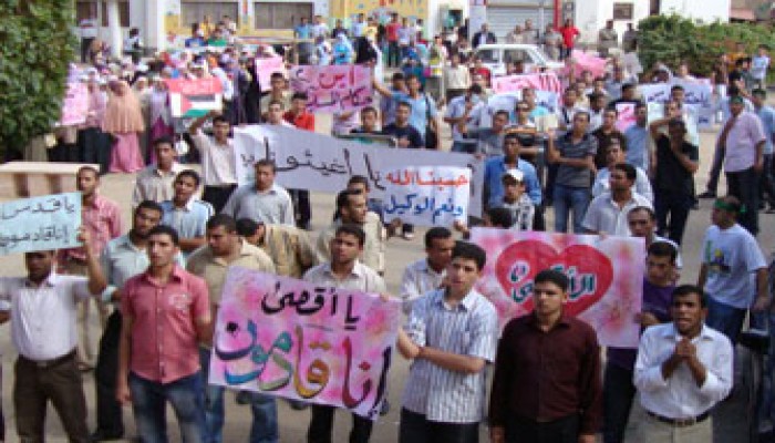 الفصل شهرًا للمشاركين في نصرة الأقصى بآداب بنها!!
