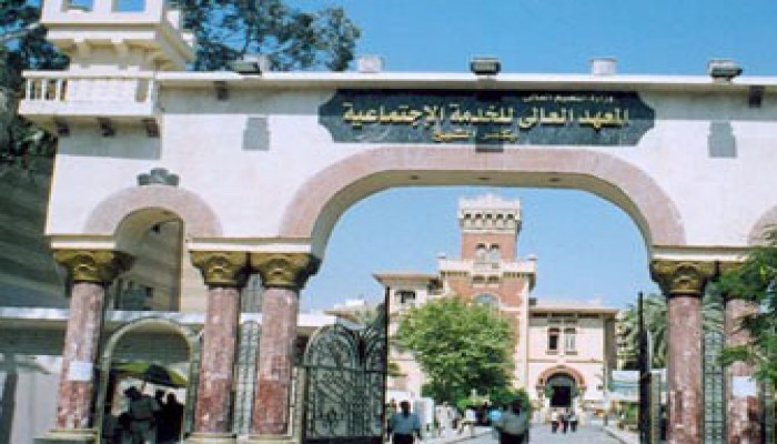 التحقيق مع 4 طلاب بكفر الشيخ بتهمة توزيع حلوى!