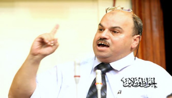 استنكار برلماني لإجبار شيخ الأزهر طالبة على خلع نقابها