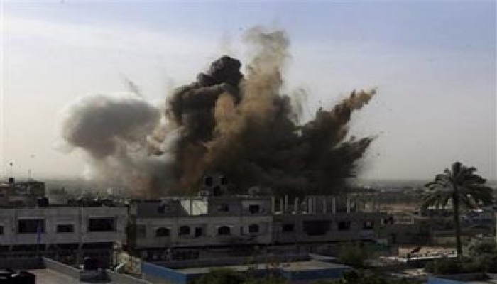 الاحتلال يقصف الأنفاق على حدود مصر ويعتقل 14 بالضفة