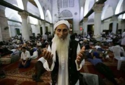مرابطو المسجد الأقصى يحبطون محاولات الصهاينة لاقتحامه
