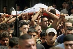 الاحتلال يستهدف مشيِّعي أحد شهداء غزة ويصيب 17