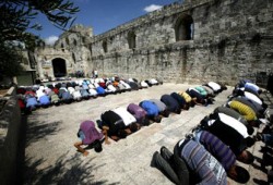 300 ألف يحيون ليلة القدر في المسجد الأقصى