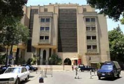 الجامعة الأمريكية بالقاهرة تعلق الدراسة حتى 3 أكتوبر