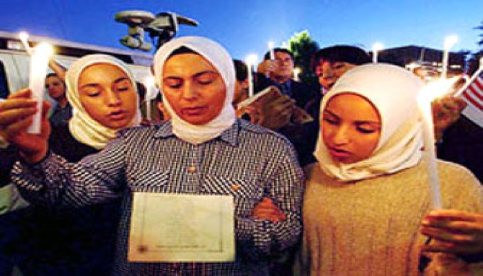 أمريكا.. محاكمة شاب اعتدى على سيدة مسلمة وابنتها