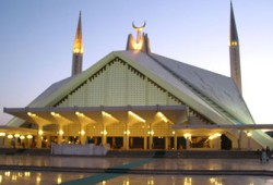 مسلمو "فرجينيا" يؤجرون معبدًا يهوديًّا لأداء صلاة التراويح