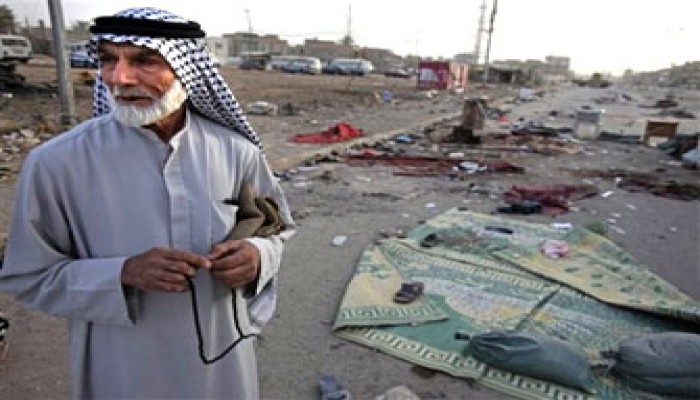 مقتل 50 عراقيًّا بتفجيرين متزامنَيْن بالموصل وبغداد