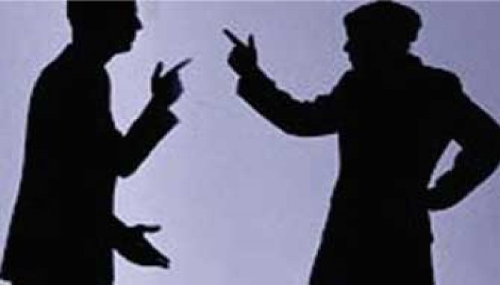 خلافاتي مع زوجتي يشهدها الأهل والجيران