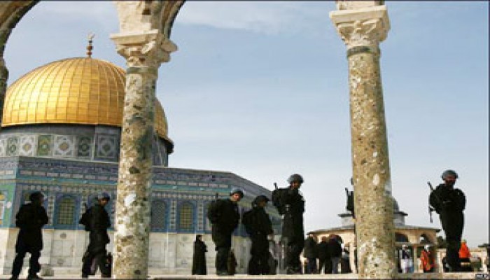 "المرابطون" يحبطون اقتحامًا صهيونيًّا للمسجد الأقصى