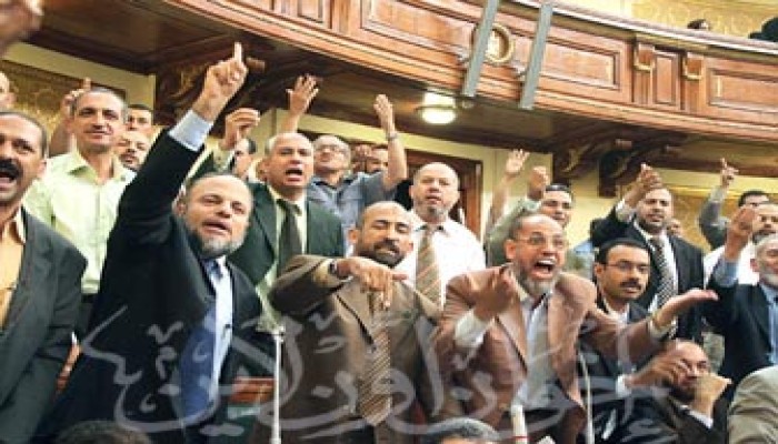 الإخوان والدورة الثالثة.. هجوم القوانين