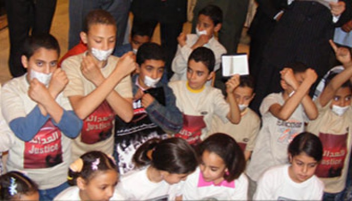 أبناء المعتقلين لآبائهم: "أنتم قدوتنا"