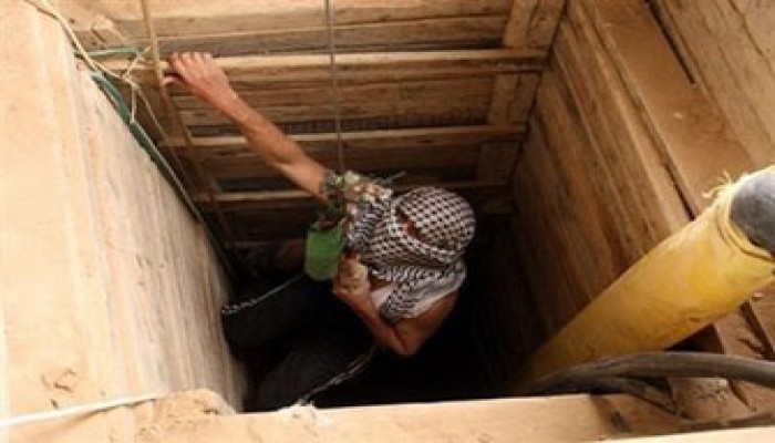 مقتل فلسطيني وإنقاذ 5 في انهيار نفق برفح