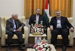 كارتر يقدم مبادرة لحماس والحركة تضع شروطًا لتبادل الأسرى