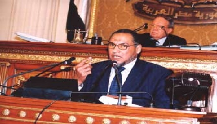 المحمدي يطالب بتقنين أوضاع شركة أتوبيس القاهرة الكبرى