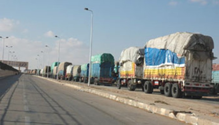 معلبات الأضاحي تنتظر الدخول إلى غزة