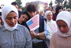 اعتداءات عنصرية على منزل سيدة مسلمة بأمريكا