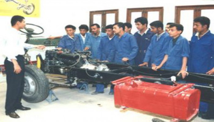 مفرخة العمال في مصر.. "الدبلومات العقيمة"