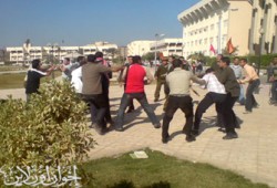 بلطجية الأمن يعتدون على طلاب جامعة الفيوم ويختطفون 3