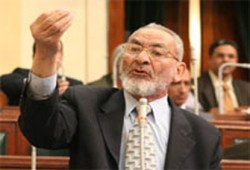 النائب علي لبن: قرار مجمع البحوث بنقل الأعضاء "باطل"