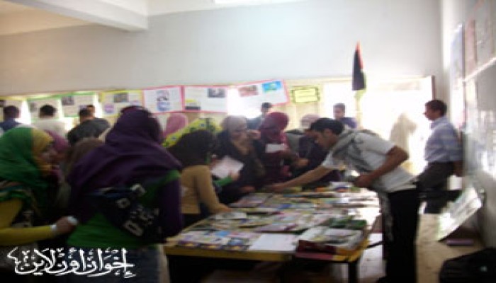 تفاعل طلابي واسع مع معرض غزة بكفر الشيخ