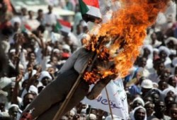 أوكامبو يستأنف ضد إسقاط تهمة الإبادة الجماعية عن البشير