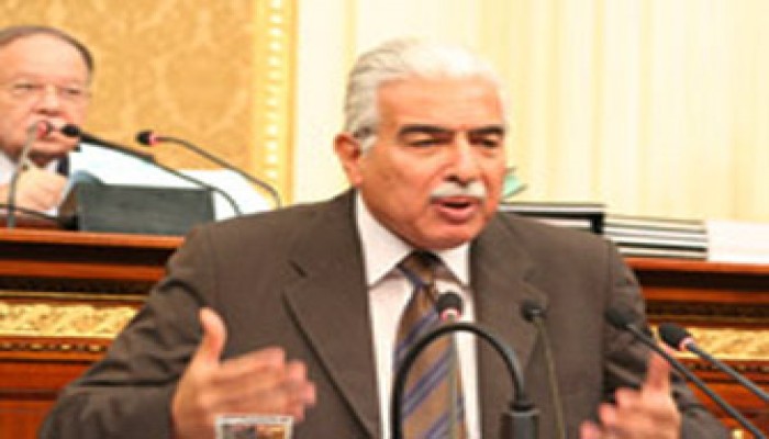 بلاغ للنائب العام ضد رئيس الوزراء