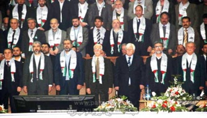 تأجيل الحوار الفلسطيني ولقاءات إيجابية بين حماس وفتح