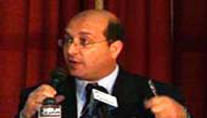 امرأة تبعث أمة