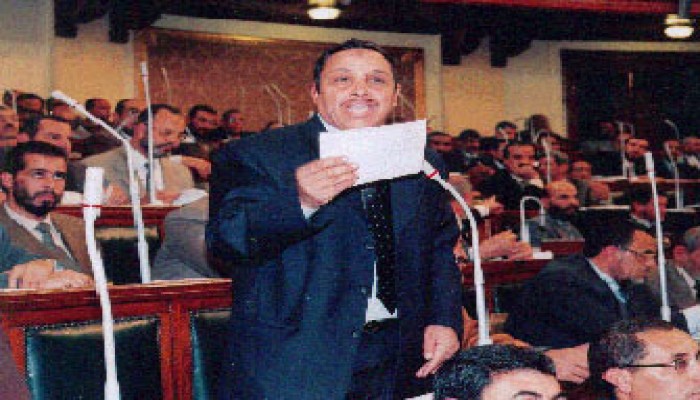 القاضي يُحذِّر من خطورة مصانع الورق على صحة المواطنين