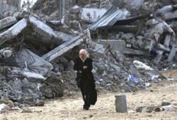 الطائرات والزوارق الصهيونية تقصف خان يونس