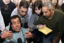ضابط صهيوني يلغي زيارته لبريطانيا خشية اعتقاله