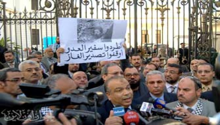مؤتمر صحفي لنواب الإخوان والمعارضة يطالب سرور بالاعتذار