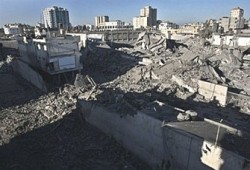 فتح المعابر بالقانون والأخلاق