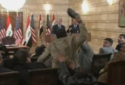 رشق بوش بـ"الجزمة" في مؤتمر صحفي بالعراق