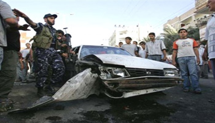 غارات صاروخية على غزة والاحتلال يُبقي المعابر مغلقة