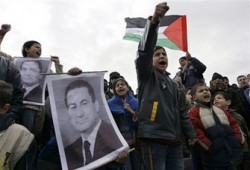 والدة طفلة فلسطينية معتقلة تناشد الرئيس مبارك الإفراج عنها