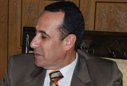 محافظ شمال سيناء يُحمِّل الحكومةَ وحزبها أحداث البدو